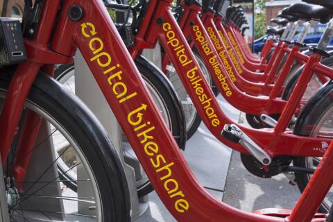 摩拜和ofo都把单车投到了国外，但先别急着鼓掌