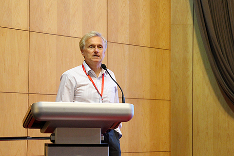 《硅谷百年史》作者：人工智能是一个泡沫