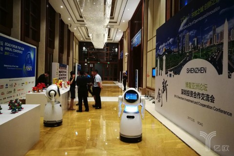 优必选商用机器人Cruzr亮相博鳌论坛，首次现身国内市场